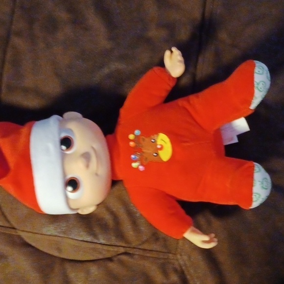 COCOMELON, JJ DOLL, MUSICAL DECK THE HALLS. - Picture 2 of 3